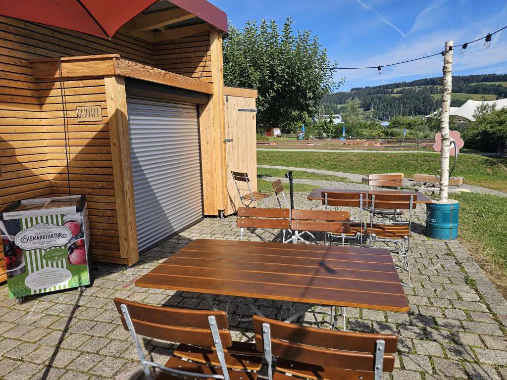 Biergarten am Alpsee: Original Allgäuer Kässpatzen mit Seeblick Biergarten am Alpsee: Original Allgäuer Kässpatzen mit Seeblick